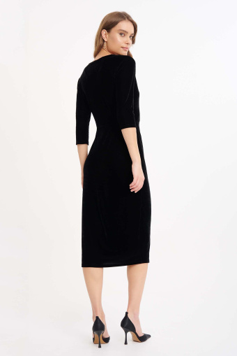 Elegancka sukienka midi z weluru