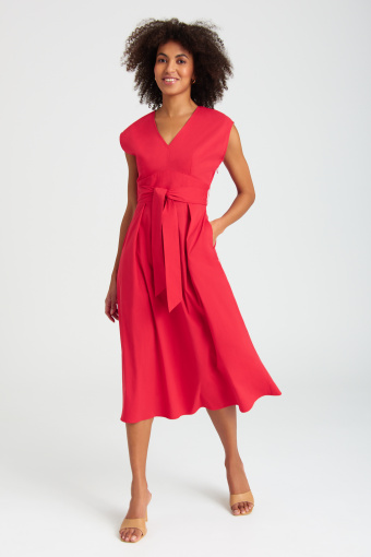 Klasyczna, czerwona sukienka sukienka midi