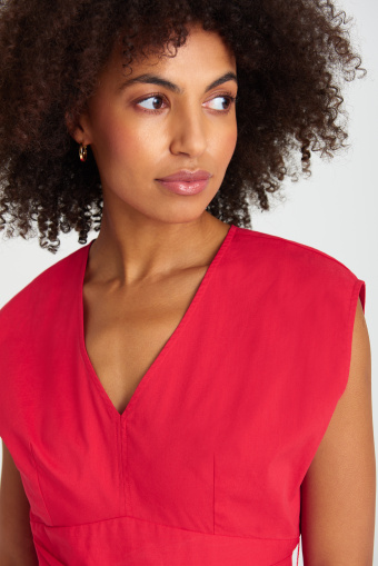 Klasyczna, czerwona sukienka sukienka midi