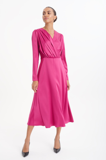 Różowa sukienka z kopertowym dekoltem Różowa sukienka z kopertowym dekoltem