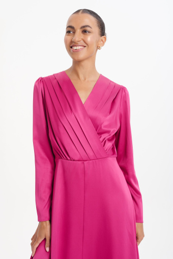 Różowa sukienka z kopertowym dekoltem Różowa sukienka z kopertowym dekoltem