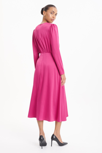 Różowa sukienka z kopertowym dekoltem Różowa sukienka z kopertowym dekoltem