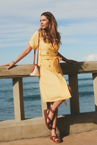 Sukienka z ozdobnymi guzikami, jasnożółta Sukienka z ozdobnymi guzikami, jasnożółta