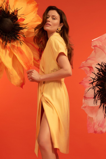 Sukienka z ozdobnymi guzikami, jasnożółta Sukienka z ozdobnymi guzikami, jasnożółta