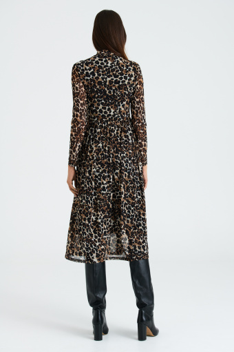 Brązowo-czarna sukienka z półgolfem, nadruk w cętki
