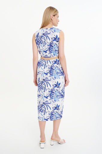 Niebiesko-biała sukienka z domieszką lnu