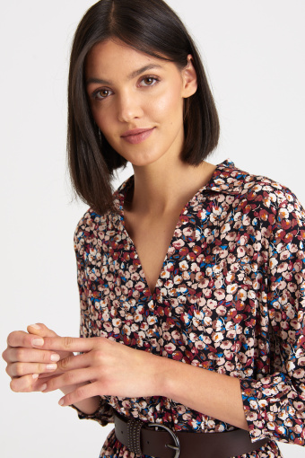 Wiskozowa sukienka w kolorowe kwiaty, rękawy 3/4 Wiskozowa sukienka w kolorowe kwiaty, rękawy 3/4