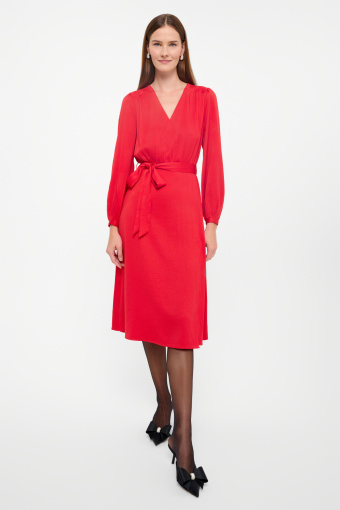 Czerwona sukienka z dekoltem w V