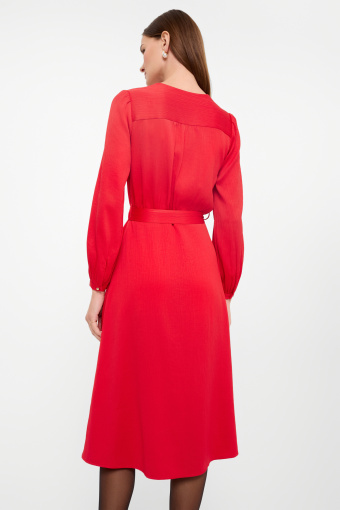 Czerwona sukienka z dekoltem w V