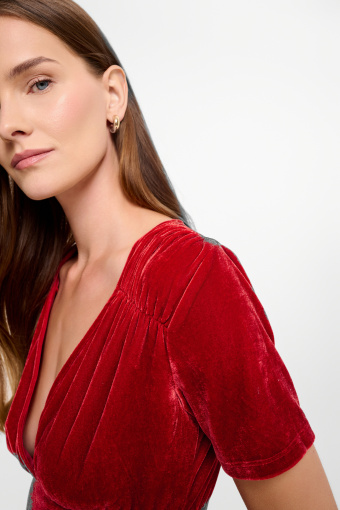 Ciemnoczerwona welurowa sukienka mini