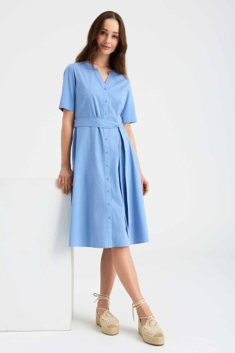 Bawełniana szmizjerka z wiązanym paskiem, błękitna