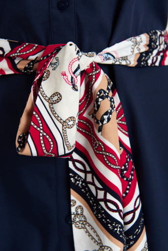 Granatowa szmizjerka z kontrastowym paskiem