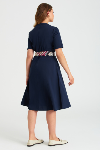 Granatowa szmizjerka z kontrastowym paskiem