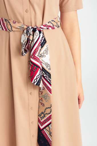 Beżowa szmizjerka z wzorzystym paskiem