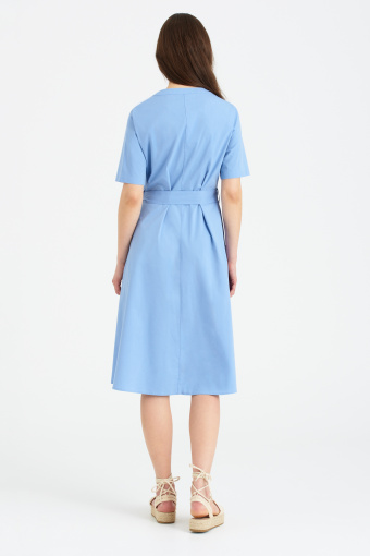 Bawełniana szmizjerka z wiązanym paskiem, błękitna