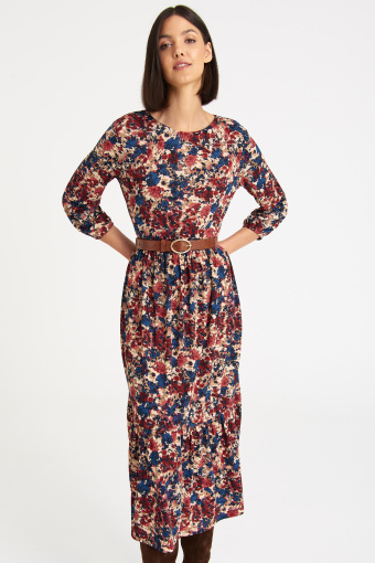 Kobieca sukienka w barwne kwiaty, rękawy 3/4