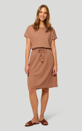 Dzianinowa wiskozowa sukienka z troczkiem w pasie