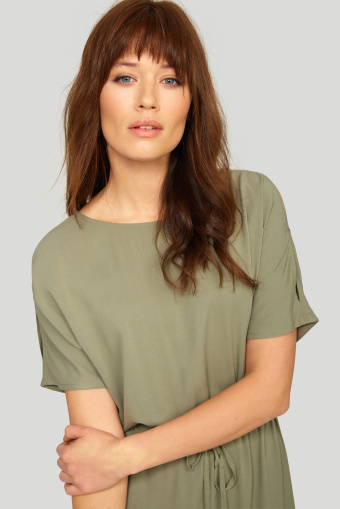 Wiskozowa sukienka z troczkiem