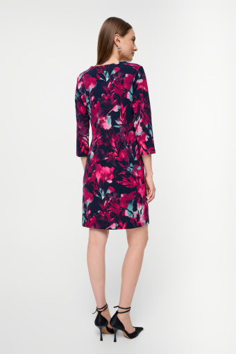 Sukienka przed kolano z nadrukiem w kwiaty Sukienka przed kolano z nadrukiem w kwiaty