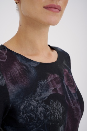 Dopasowana sukienka w kwiaty