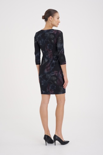 Dopasowana sukienka w kwiaty