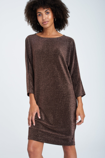 Luźna sukienka o miedzianym kolorze z rozcięciami na ramionach