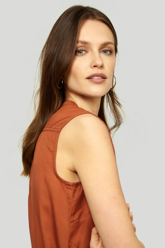 Sukienka z lyocell'u z wiązaniem w pasie