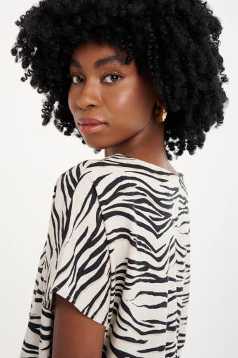 Luźna lniana sukienka w zebrę