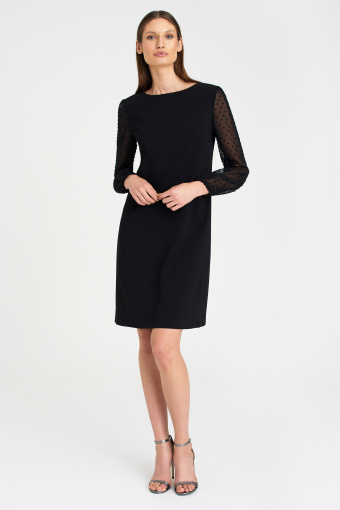 Elegancka, czarna sukienka z dekoracyjną szarfą