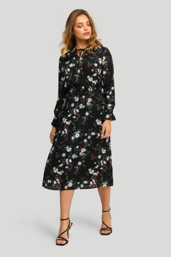 Czarna, szyfonowa sukienka z kwiatowym nadrukiem