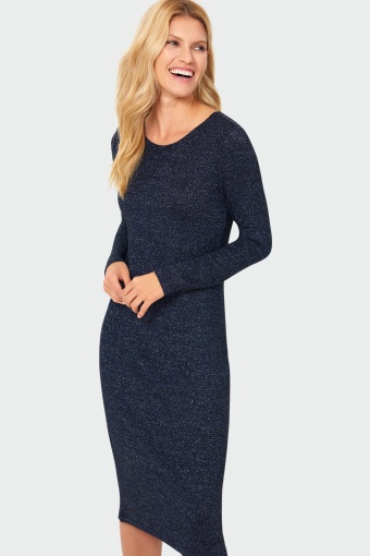 Dopasowana sukienka z błyszczącej dzianiny