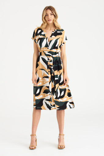 Rozkloszowana sukienka midi z żółto-czarnym nadrukiem