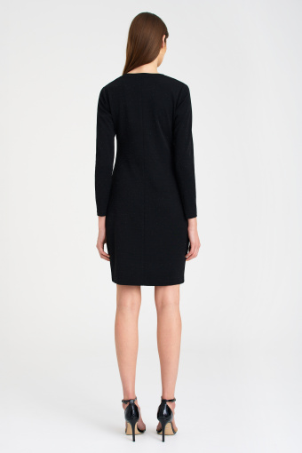 Połyskująca sukienka z wycięciem przy dekolcie, czarna