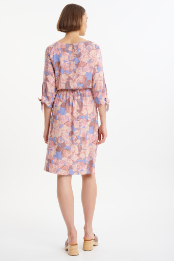 Pastelowa sukienka w kwiaty