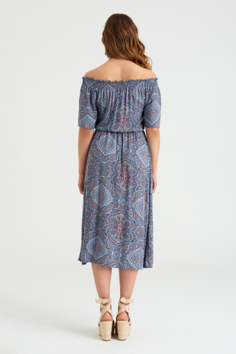 Niebieska sukienka hiszpanka z nadrukiem typu paisley