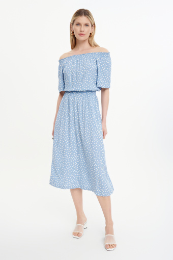 Błękitna sukienka z drobne groszki