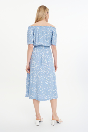 Błękitna sukienka z drobne groszki