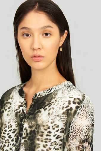 Szyfonowa szmizjerka ze zwierzęcym nadrukiem