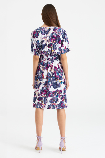 Luźna sukienka z nadrukiem w fioletowe kwiaty, dekolt V