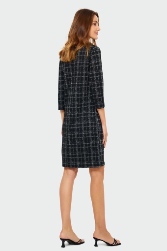 Sukienka o luźnym kroju w kratę