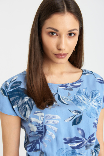 Niebieska, wiskozowa sukienka z nadrukiem w liście