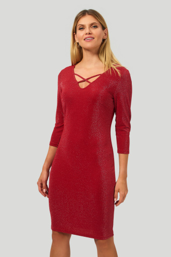 Czerwona sukienka z połyskującej dzianiny, dopasowany fason