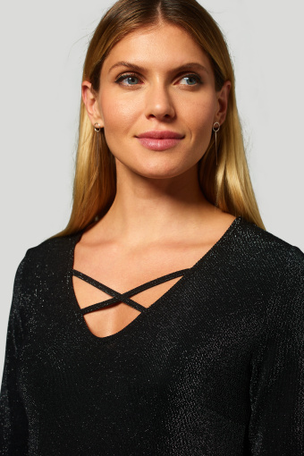 Dopasowana sukienka z połyskującej dzianiny Dopasowana sukienka z połyskującej dzianiny