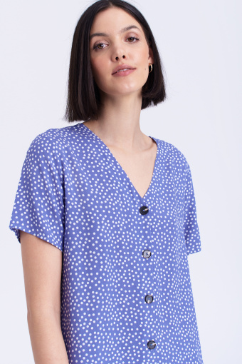 Błękitna sukienka w kropki