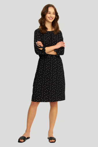 Czarna sukienka z nadrukiem w groszki, rękaw 3/4