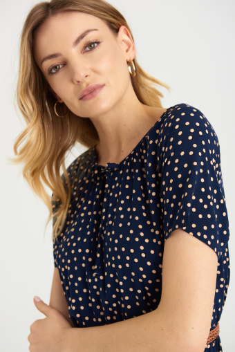 Długa, granatowa sukienka z nadrukiem w kropki