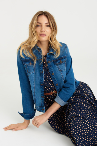 Długa, granatowa sukienka z nadrukiem w kropki