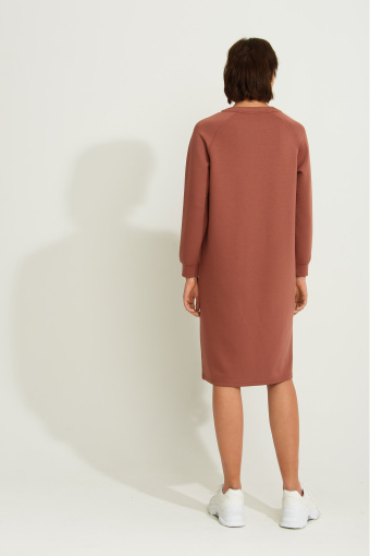 Dzianinowa sukienka z dodatkiem włókien ekologicznych