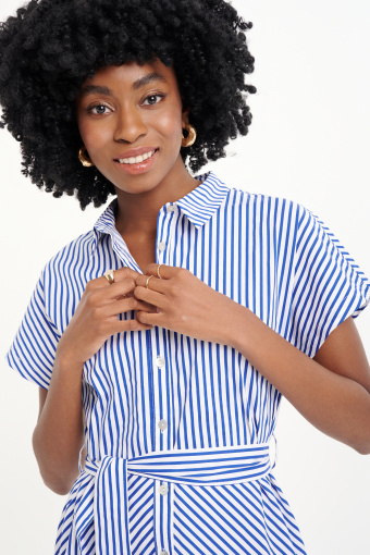 Stylowa szmizjerka w drobne niebieskie paski