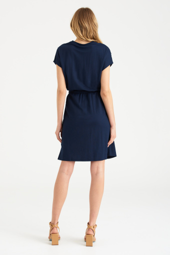 Dzianinowa sukienka z dekoracyjnymi pagonami, granat